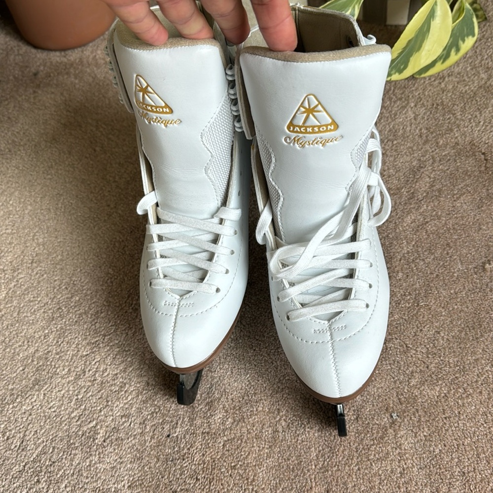 Jackson mystique ladies figure skates size 7